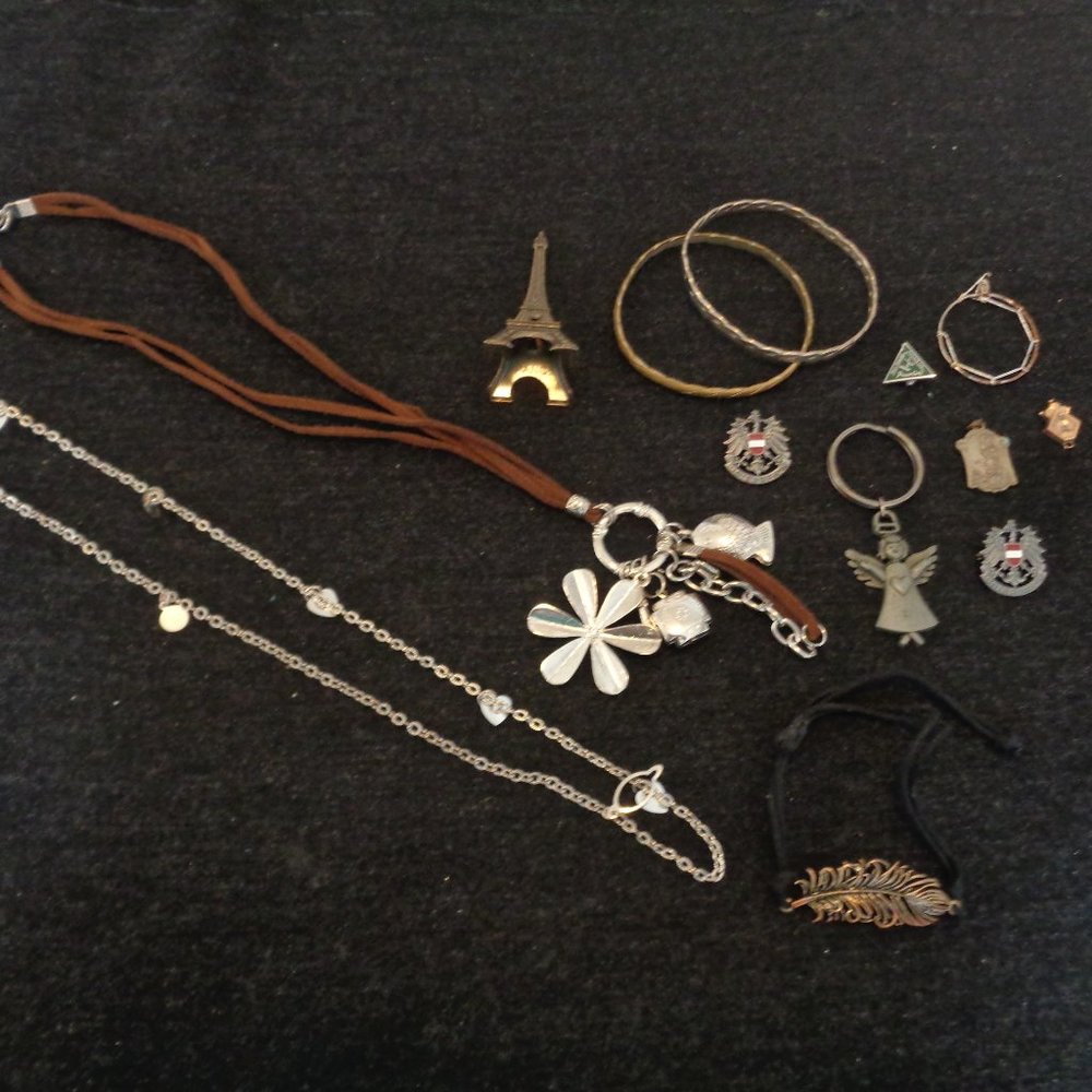 VINTAGE JEWELRY, PARTS PIECES & OLD PINS TOWER LOT